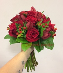 Ramo de flores rojas