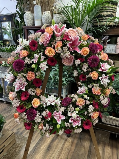Funerario, Corona grande de flor variada