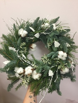 Corona de navidad blanca