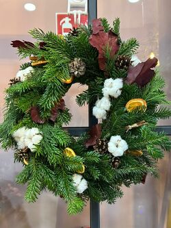 Corona de navidad clásica