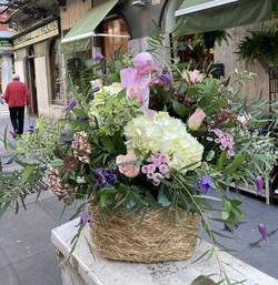 Cesta con hortensias