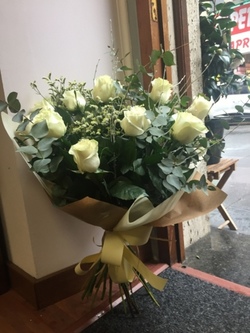 Docena de rosas blancas